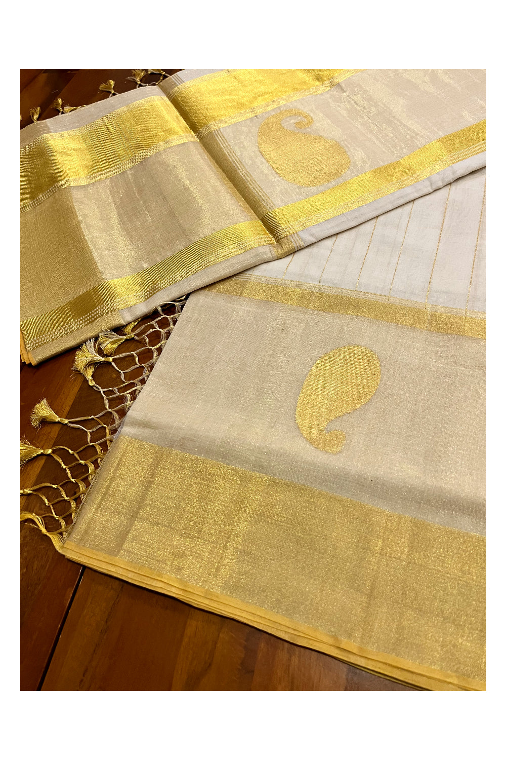 Southloom™ Balaramapuram Premium Handloom Kasavu Tissue Saree with Handwoven Paisley Designs