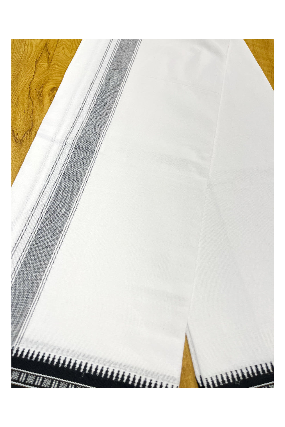 Southloom White And Black Single Mundu / Otta Mundu / Lungi (South Indian Kerala Dhoti)