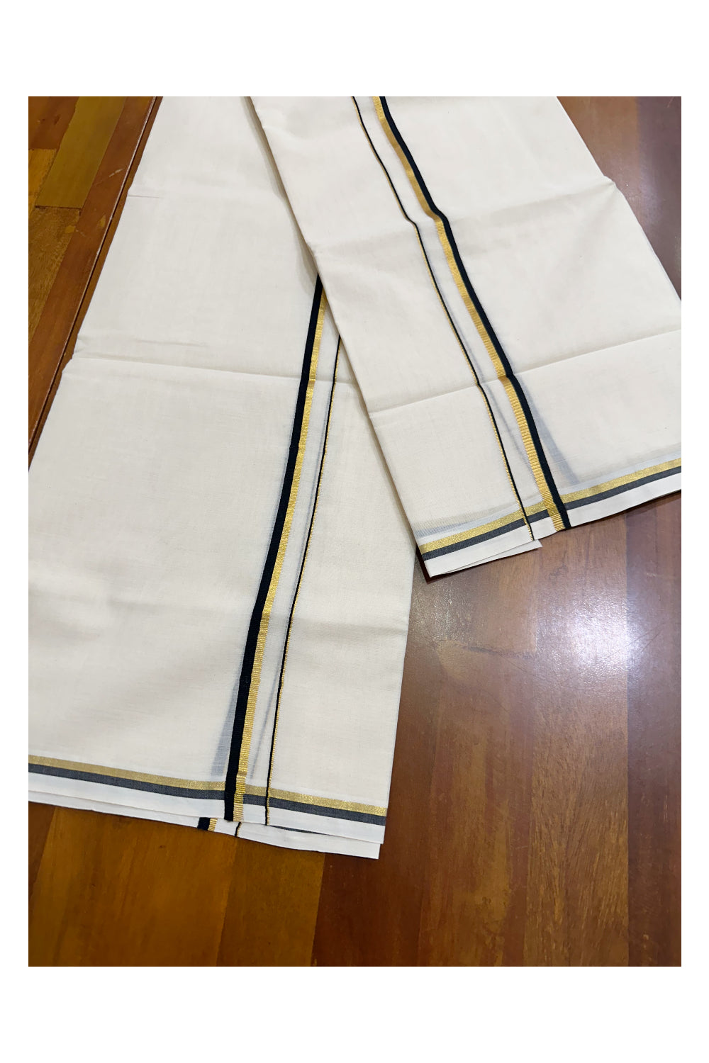 Kerala Cotton Puliyilakkara Set Mundu (Mundum Neriyathum) with 0.5 inch Kasavu and Black Border 2.80 Mtrs