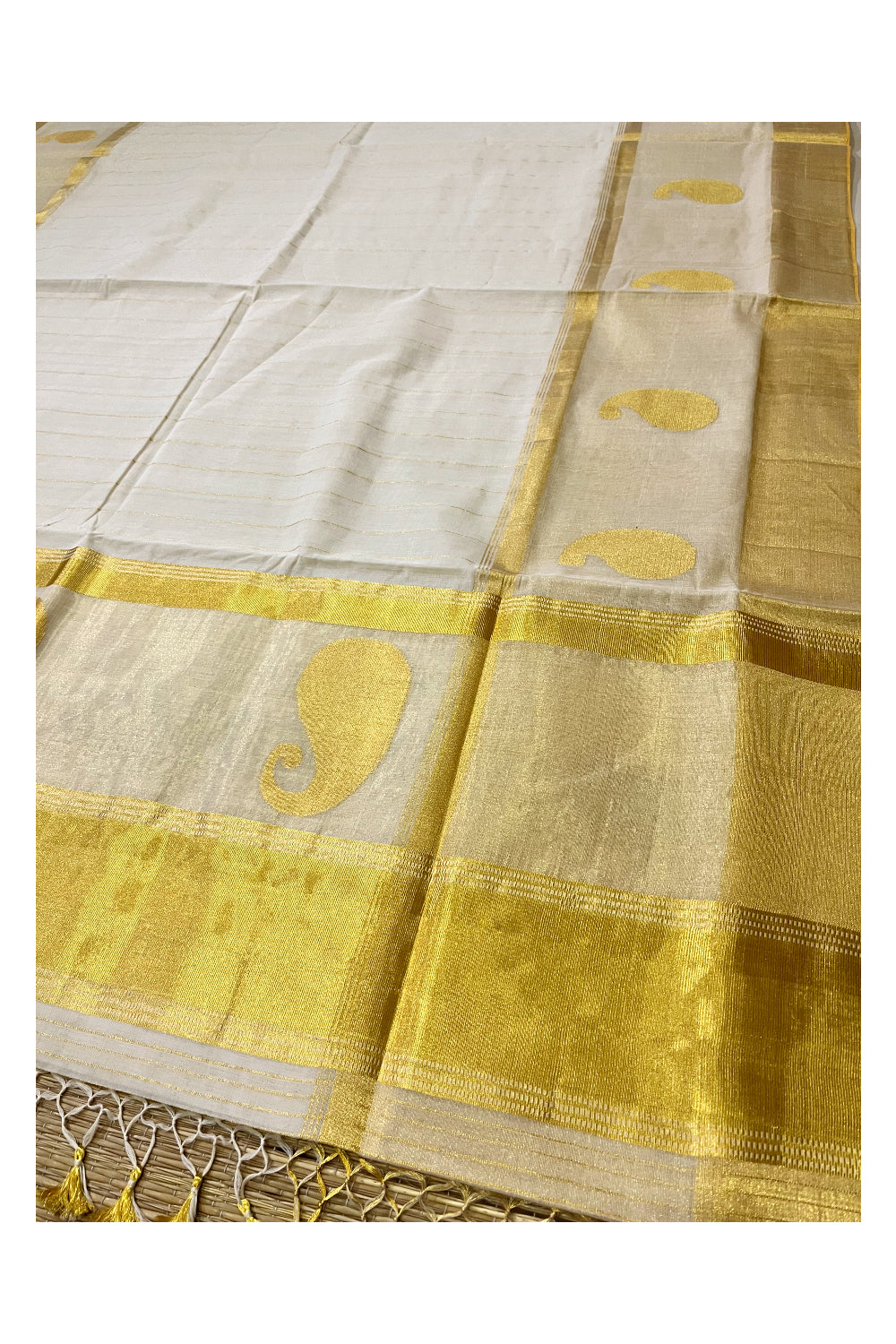 Southloom™ Balaramapuram Premium Handloom Kasavu Tissue Saree with Handwoven Paisley Designs