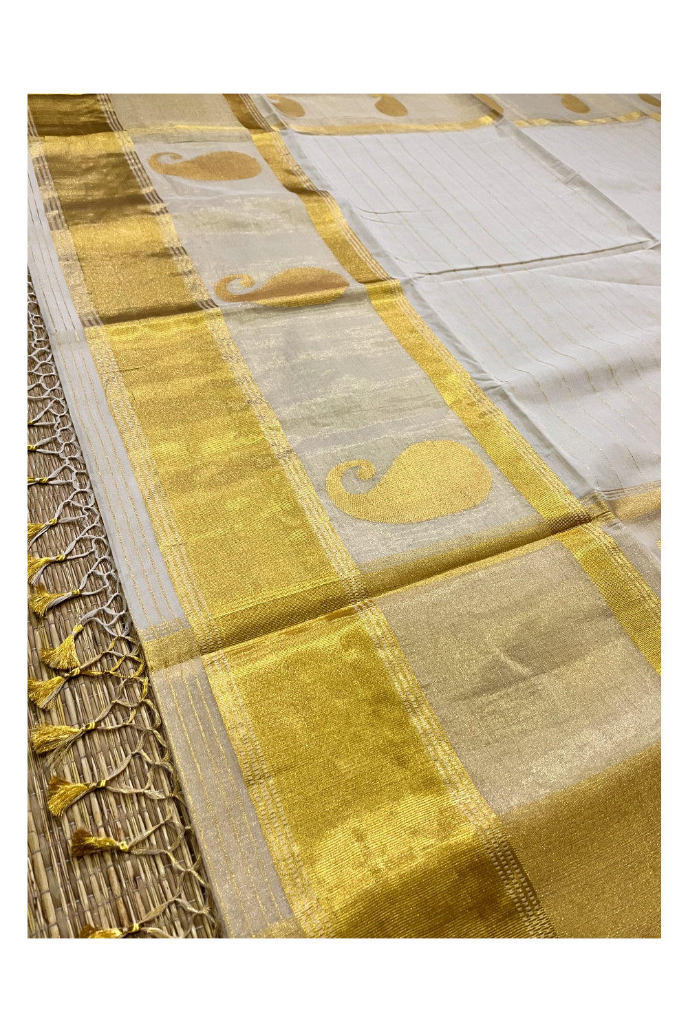 Southloom™ Balaramapuram Premium Handloom Kasavu Tissue Saree with Handwoven Paisley Designs