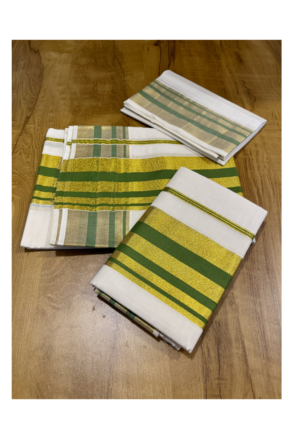 Kerala Cotton Mundum Neriyathum Single (Set Mundu) with Green and Kasavu Border (2.80 M Neriyathu) And Matching Blouse Piece