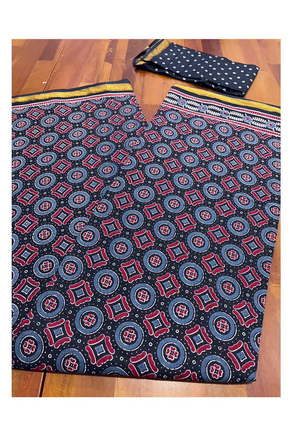 Southloom Cotton Maroon Blue Designer Printed Saree with Blouse Piece