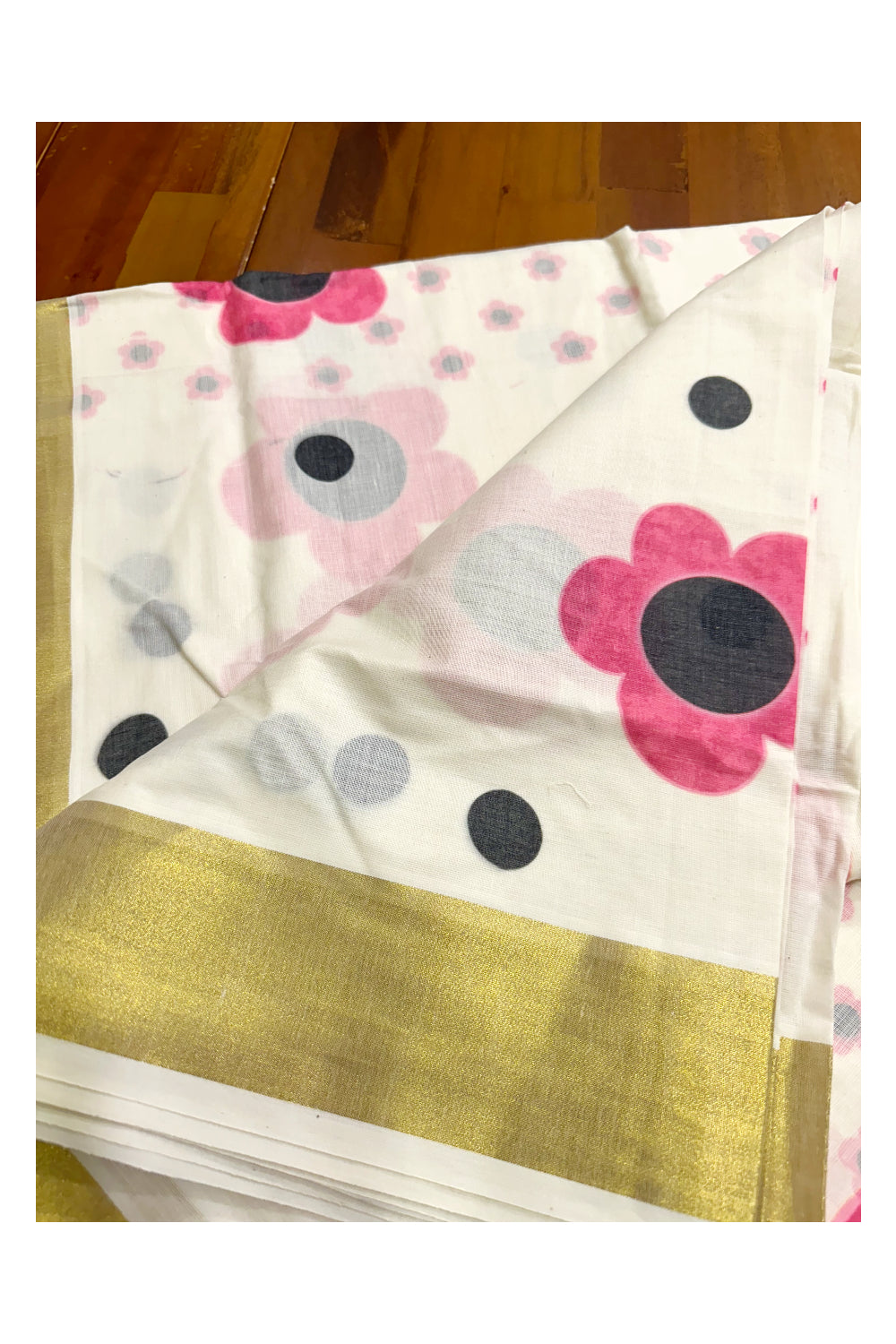 Southloom Exclusive Onam Kasavu Saree with High Quality Digital Pink Floral Print Across Body (Matching Printed Blouse Included)