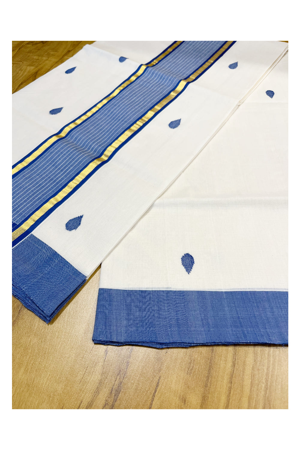 Southloom Premium Balaramapuram Unakkupaavu Handloom Cotton Butta Saree with Blue and Kasavu Border