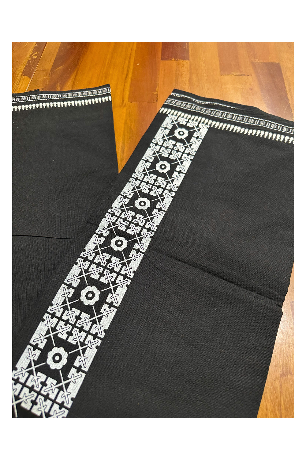 Southloom Black Printed Single Mundu / Otta Mundu / Lungi (South Indian Kerala Dhoti)