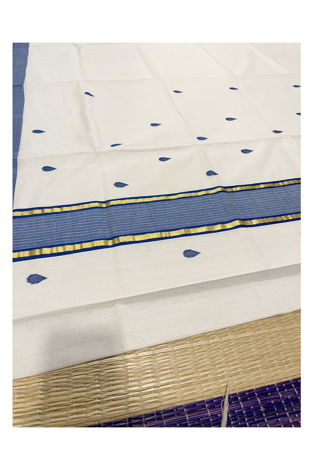 Southloom Premium Balaramapuram Unakkupaavu Handloom Cotton Butta Saree with Blue and Kasavu Border