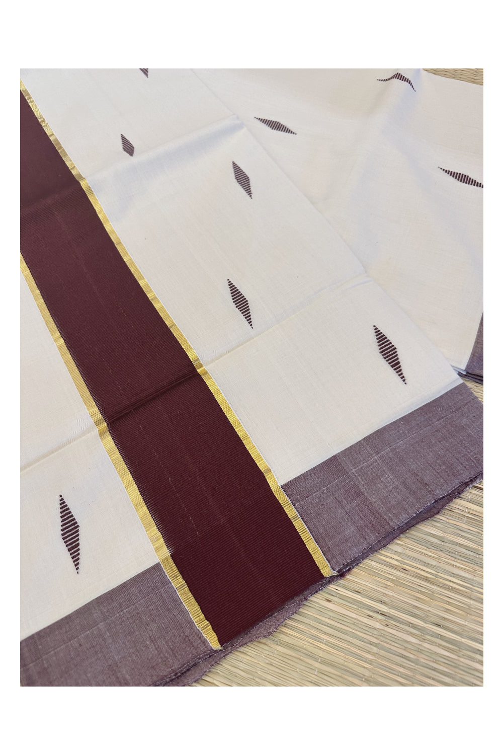 Southloom Super Premium Unakkupaavu Handloom Butta Work Saree with Dark Brown and Pure Kasavu Border