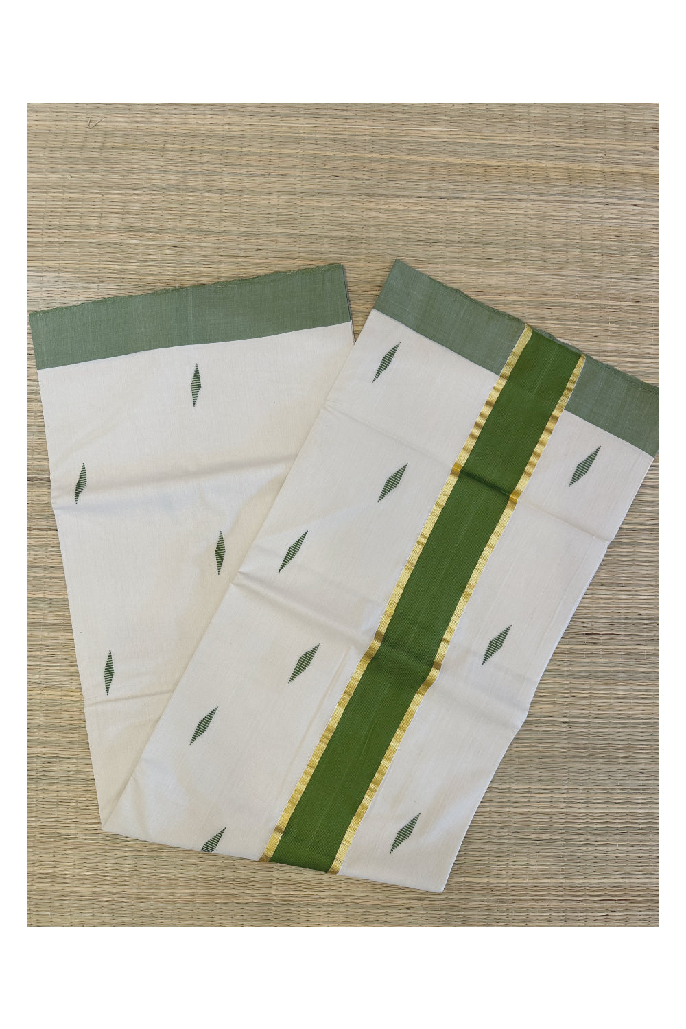 Southloom Super Premium Unakkupaavu Handloom Butta Work Saree With Green and Kasavu Border