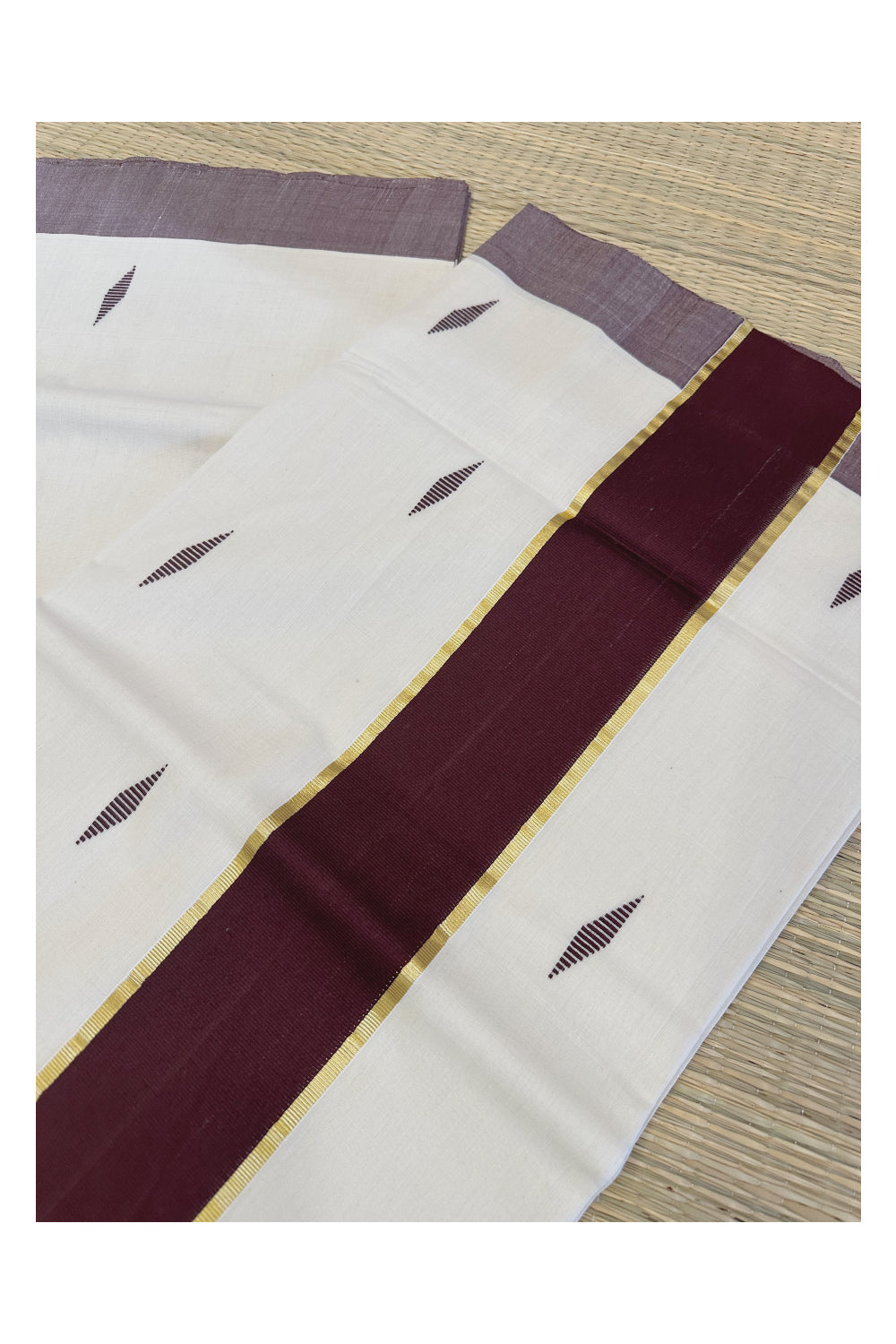 Southloom Super Premium Unakkupaavu Handloom Butta Work Saree with Dark Brown and Pure Kasavu Border