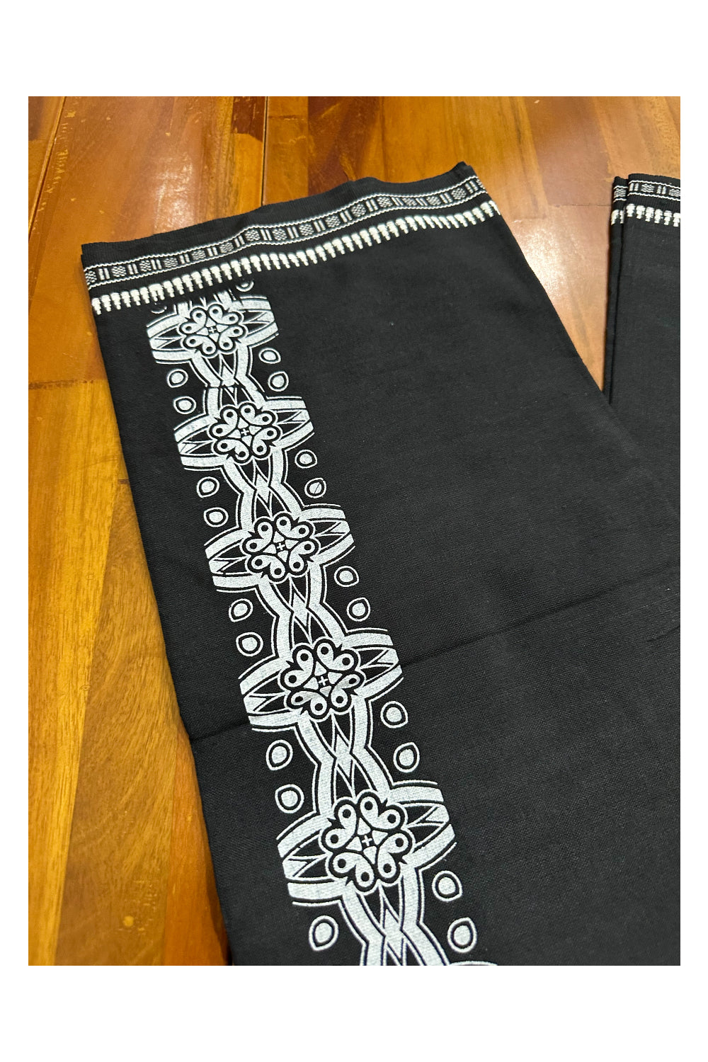 Southloom Black Printed Single Mundu / Otta Mundu / Lungi (South Indian Kerala Dhoti)