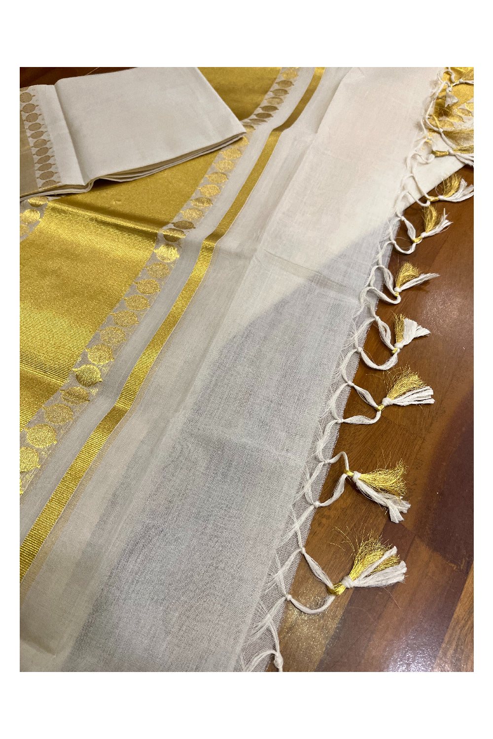 Southloom Super Premium Balaramapuram Handloom Cotton Unakkupaavu Wedding KASUMALA DESIGN Pudava Set Mundu 2.80 Mtrs (with Matching Blouse Piece)