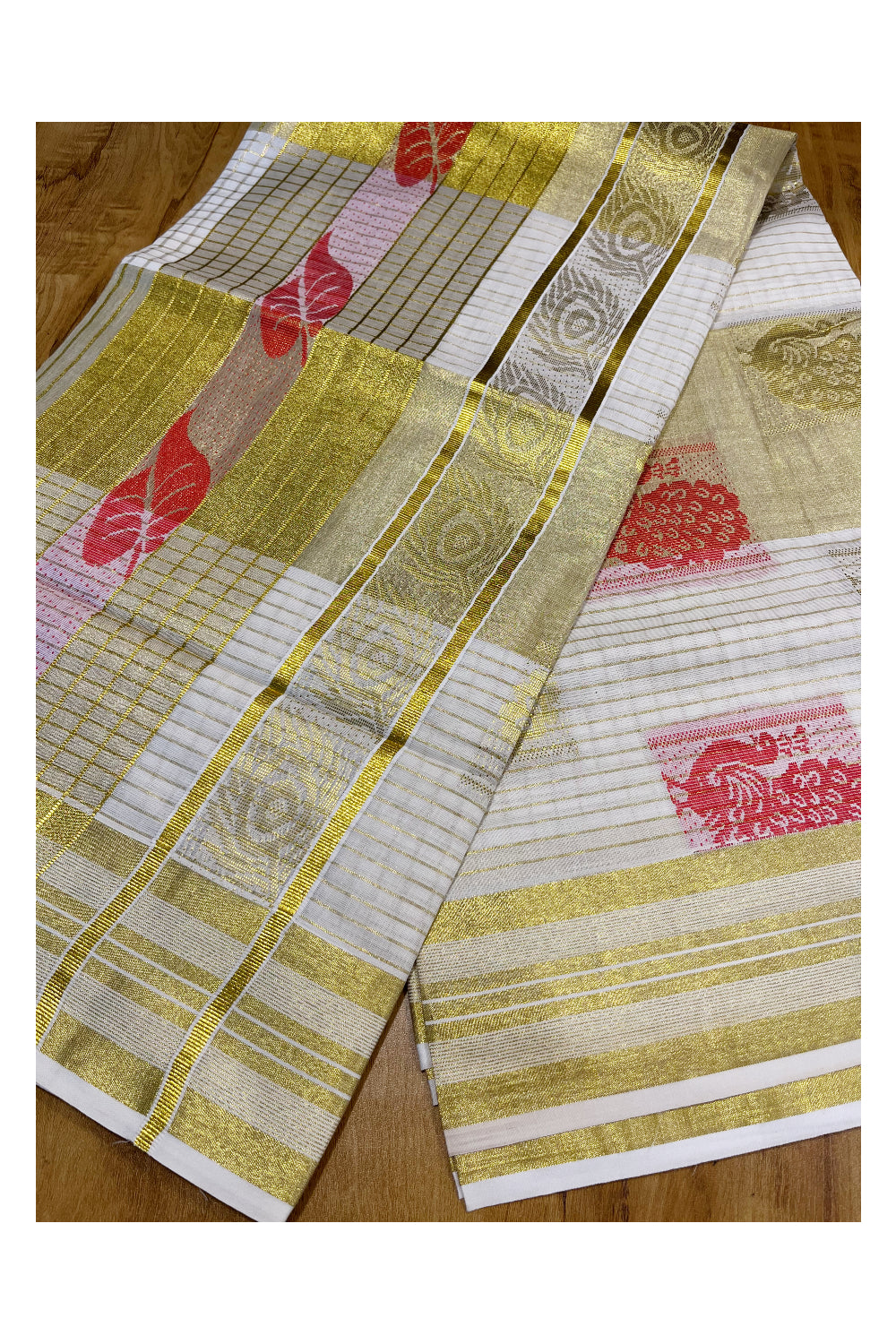 Southloom Cotton Kerala Check Saree With Red Peacock and Leaf Floral Designs On Pallu