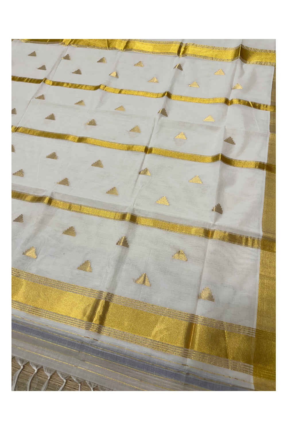 Southloom™ Premium Handloom Kerala Saree with Kasavu Leaf Woven Designs