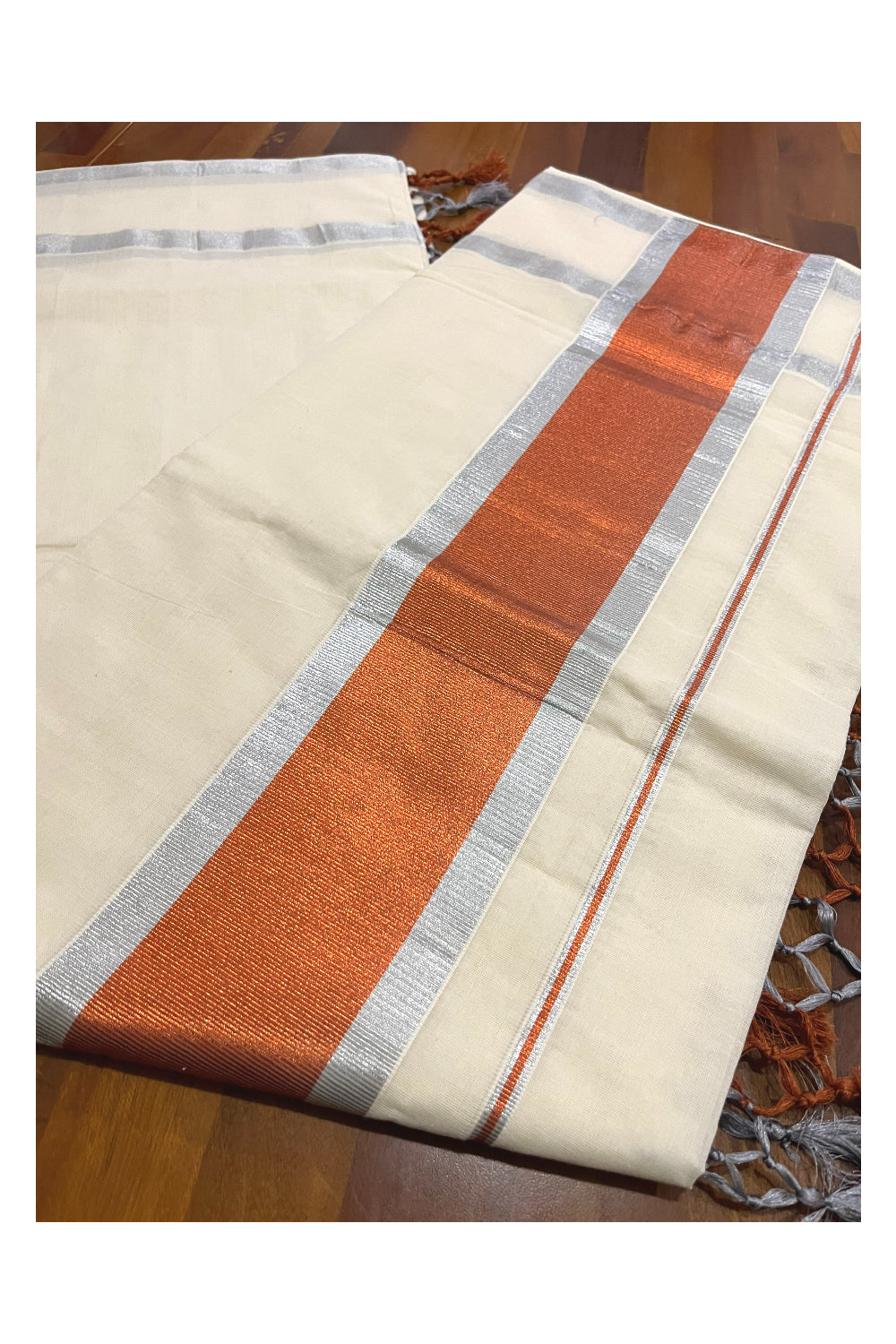 Pure Cotton Kerala Saree with Silver Border and Copper Kasavu Pallu (Onam Saree 2023)