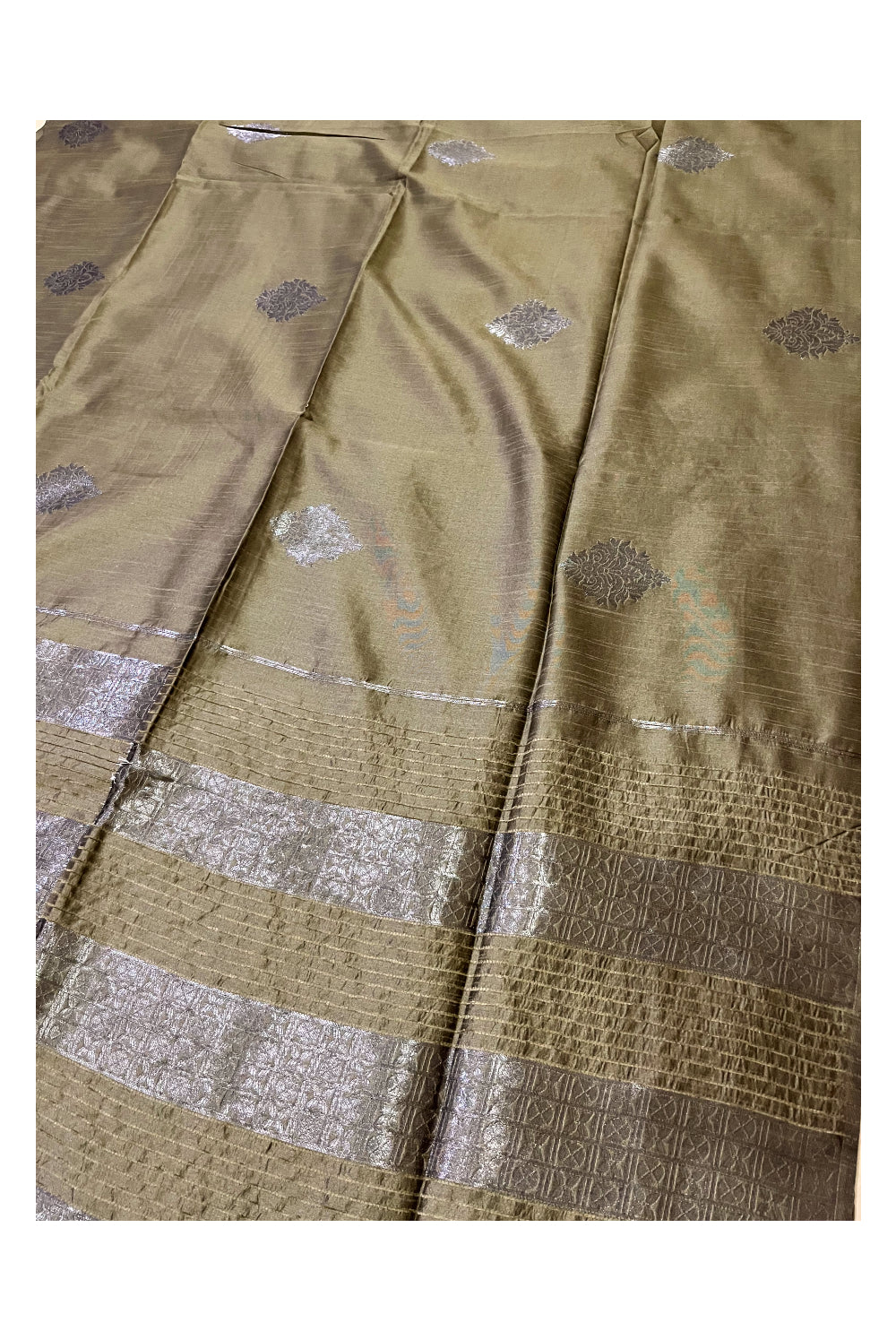 Southloom Semi SIlk Green Designer Saree with Woven Silver Zari Butta Works on Body