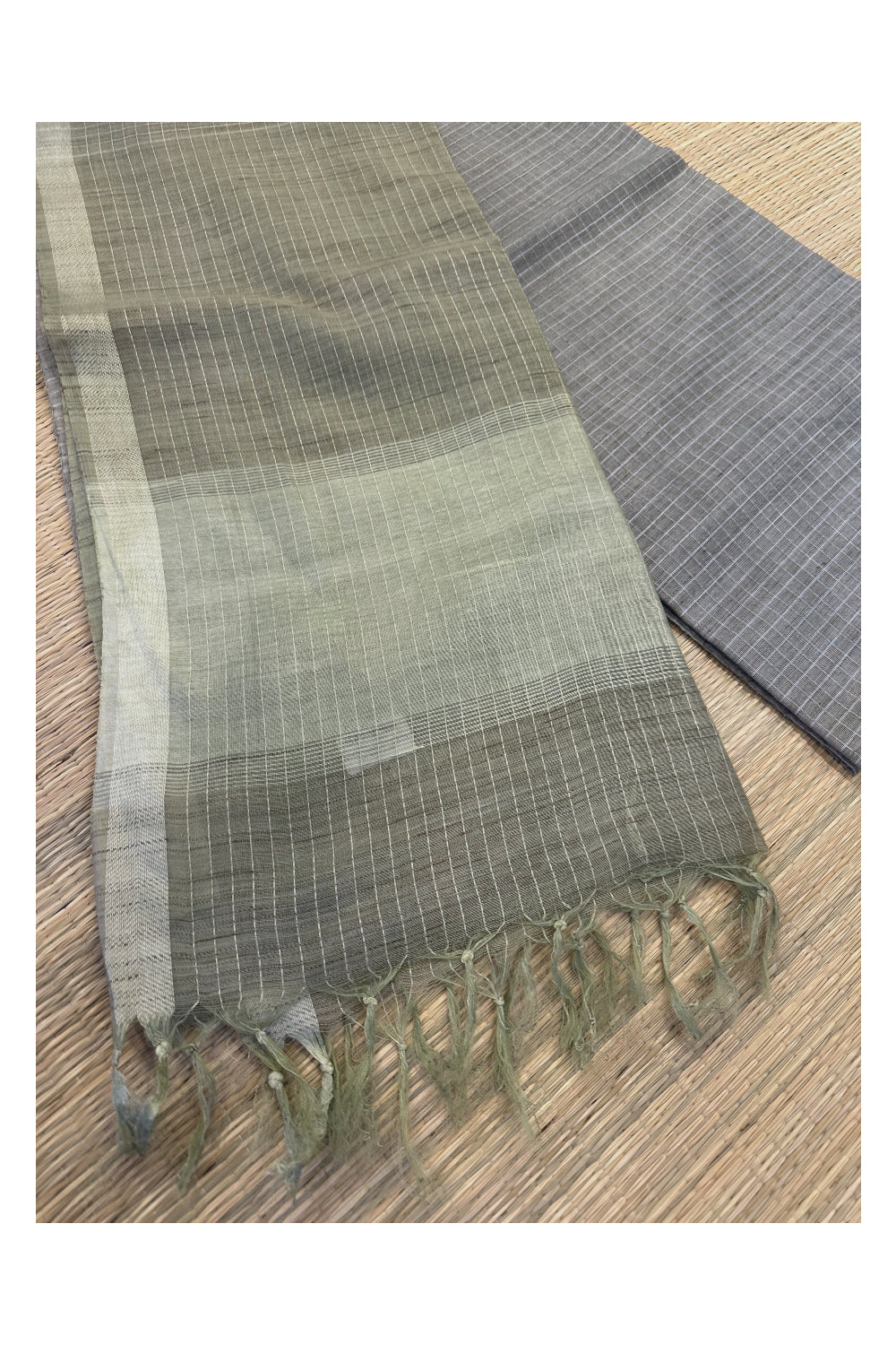 Southloom Tussar Saree with Green Pallu and Greyish Body