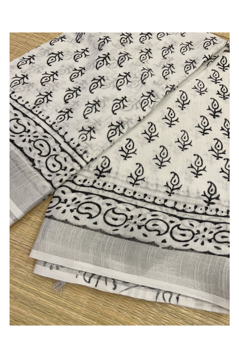 Southloom Linen White and Black Designer Saree