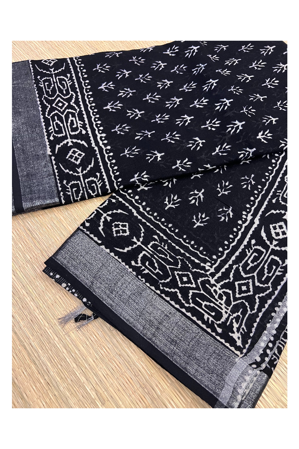 Southloom Linen Black and White Designer Saree