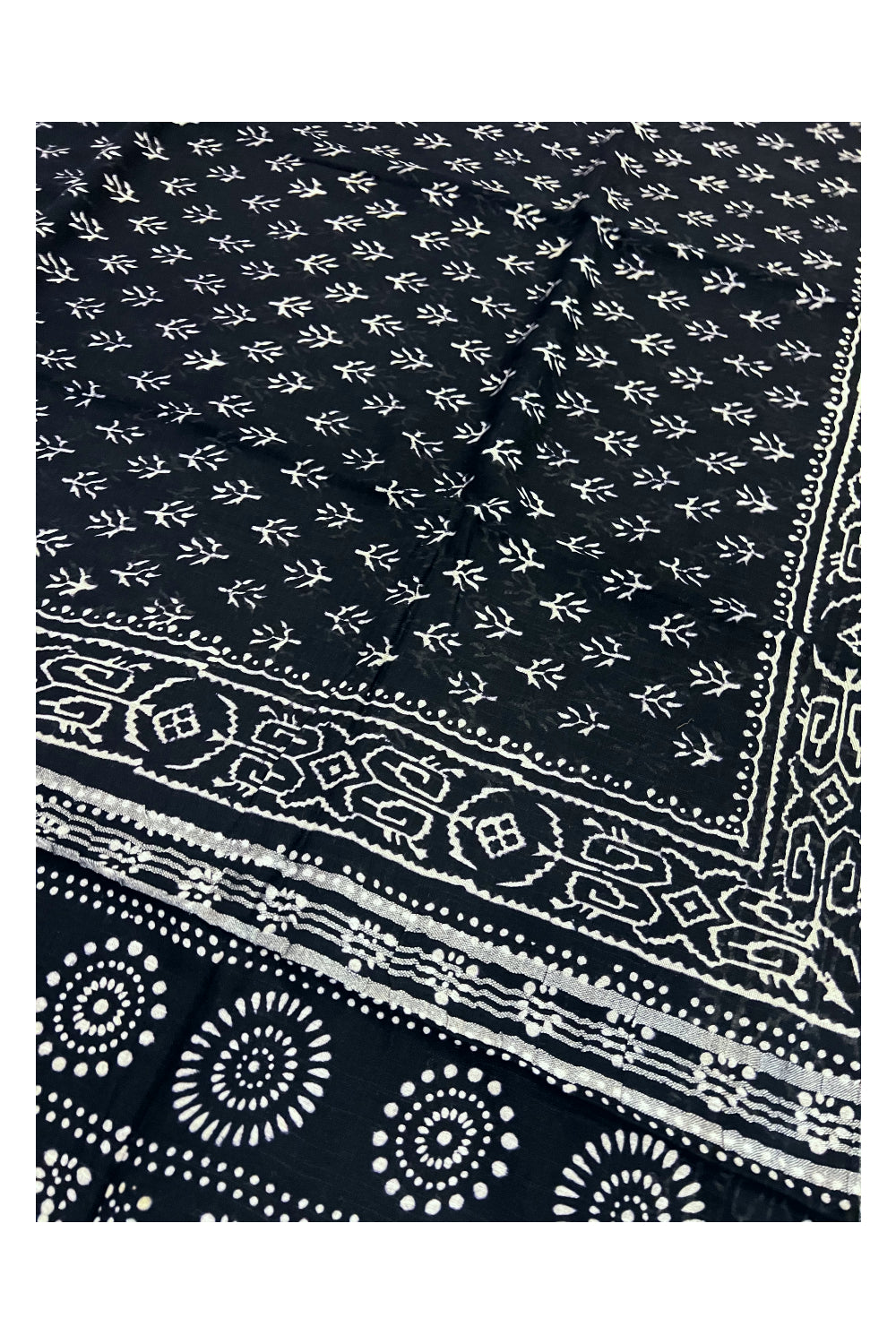 Southloom Linen Black and White Designer Saree