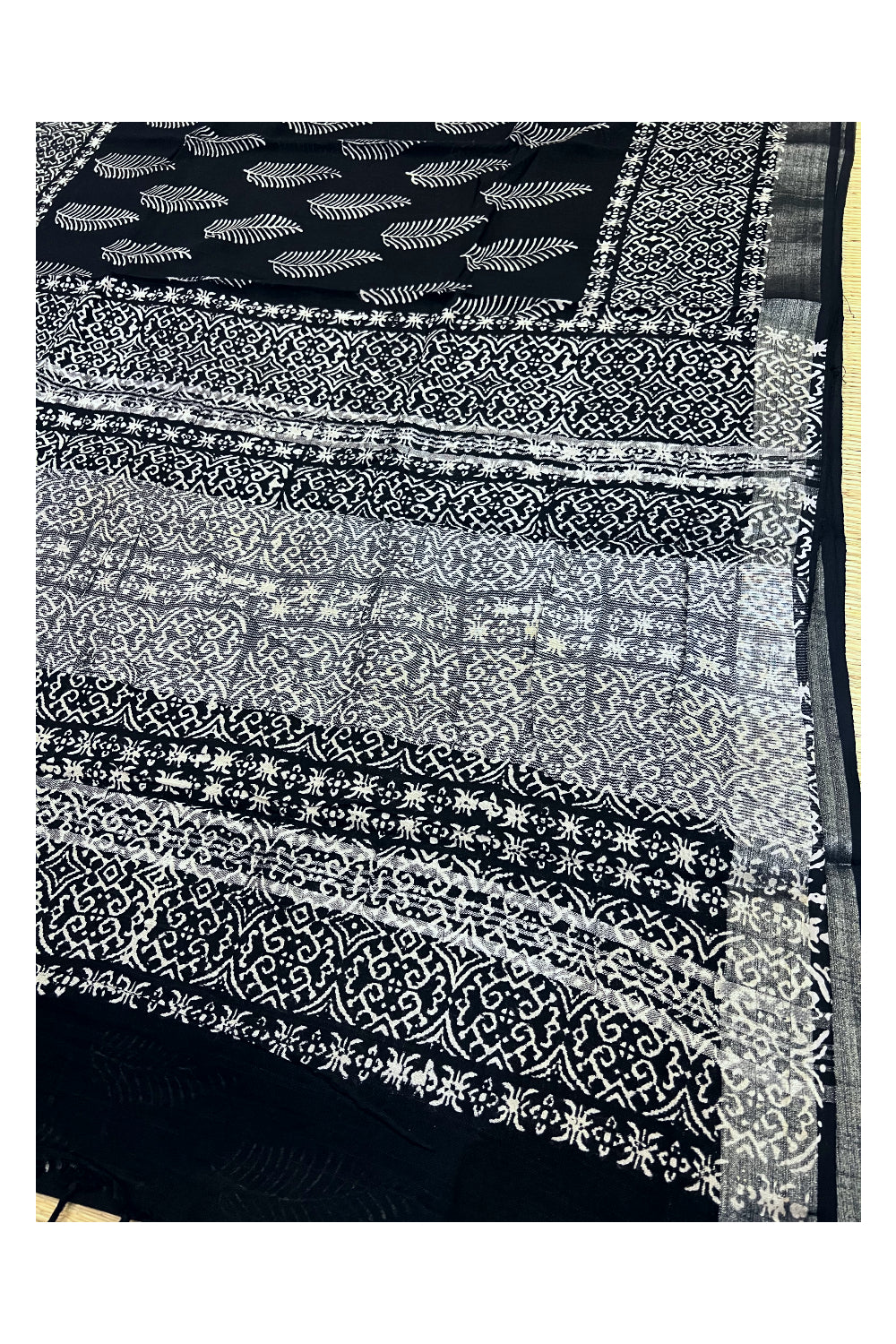 Southloom Linen Black and White Designer Saree