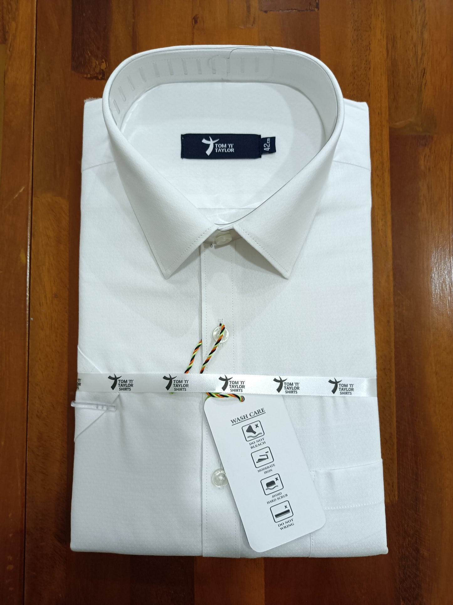 Pure Cotton White Solid Shirt (42 HS)