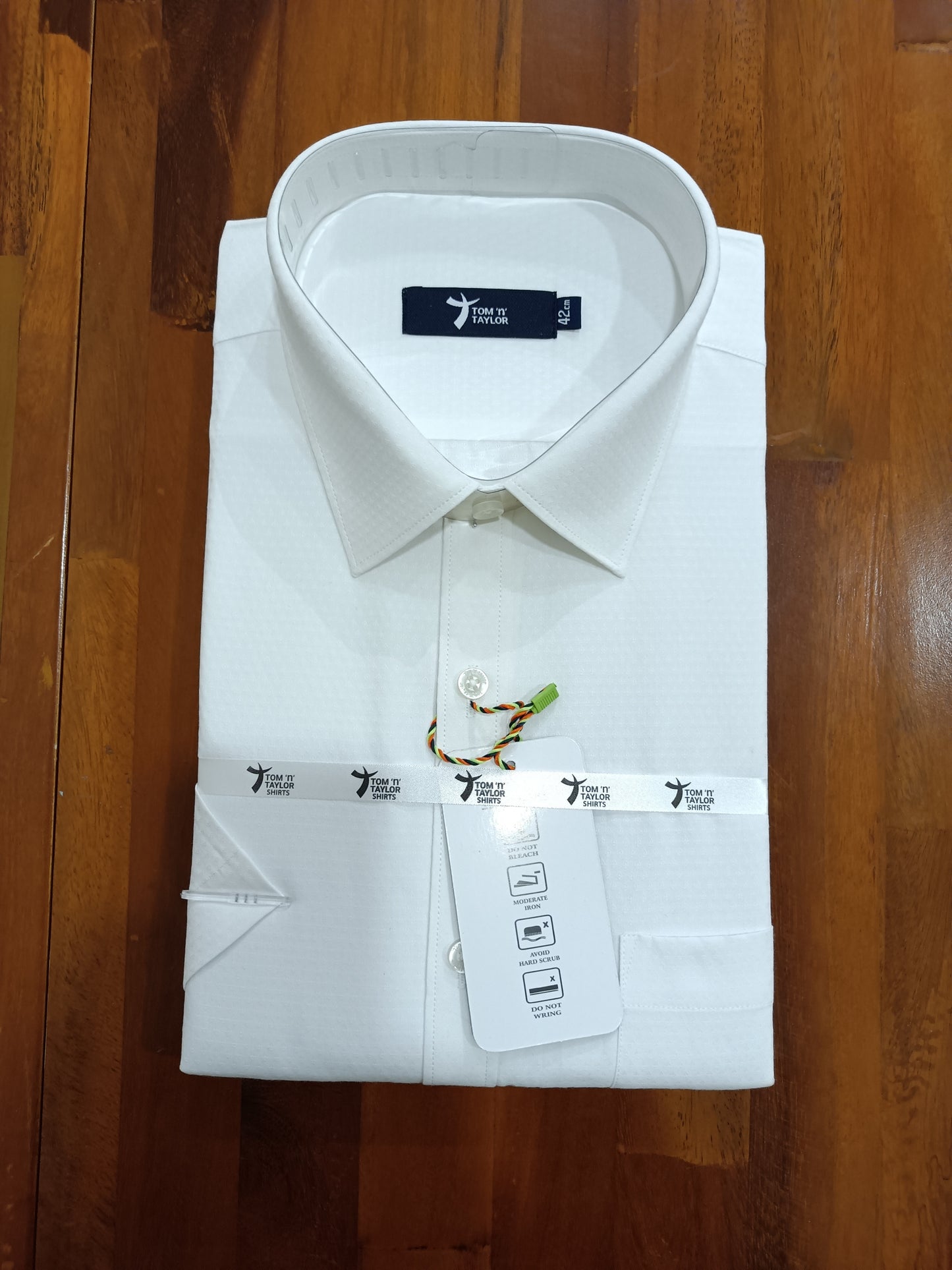 Pure Cotton White Small Printed Shirt (42 HS)