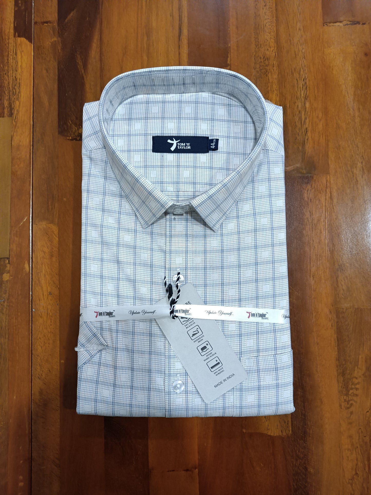 Pure Cotton White Checkered  Shirt (44 HS)