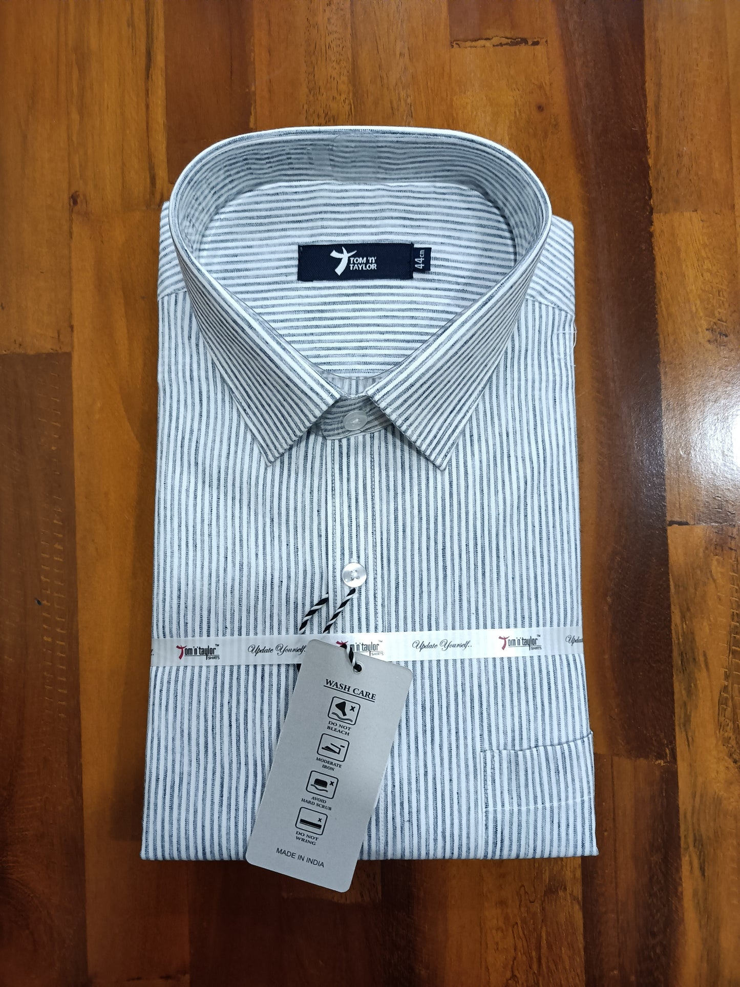 Pure Cotton White Striped Shirt (44 FS)