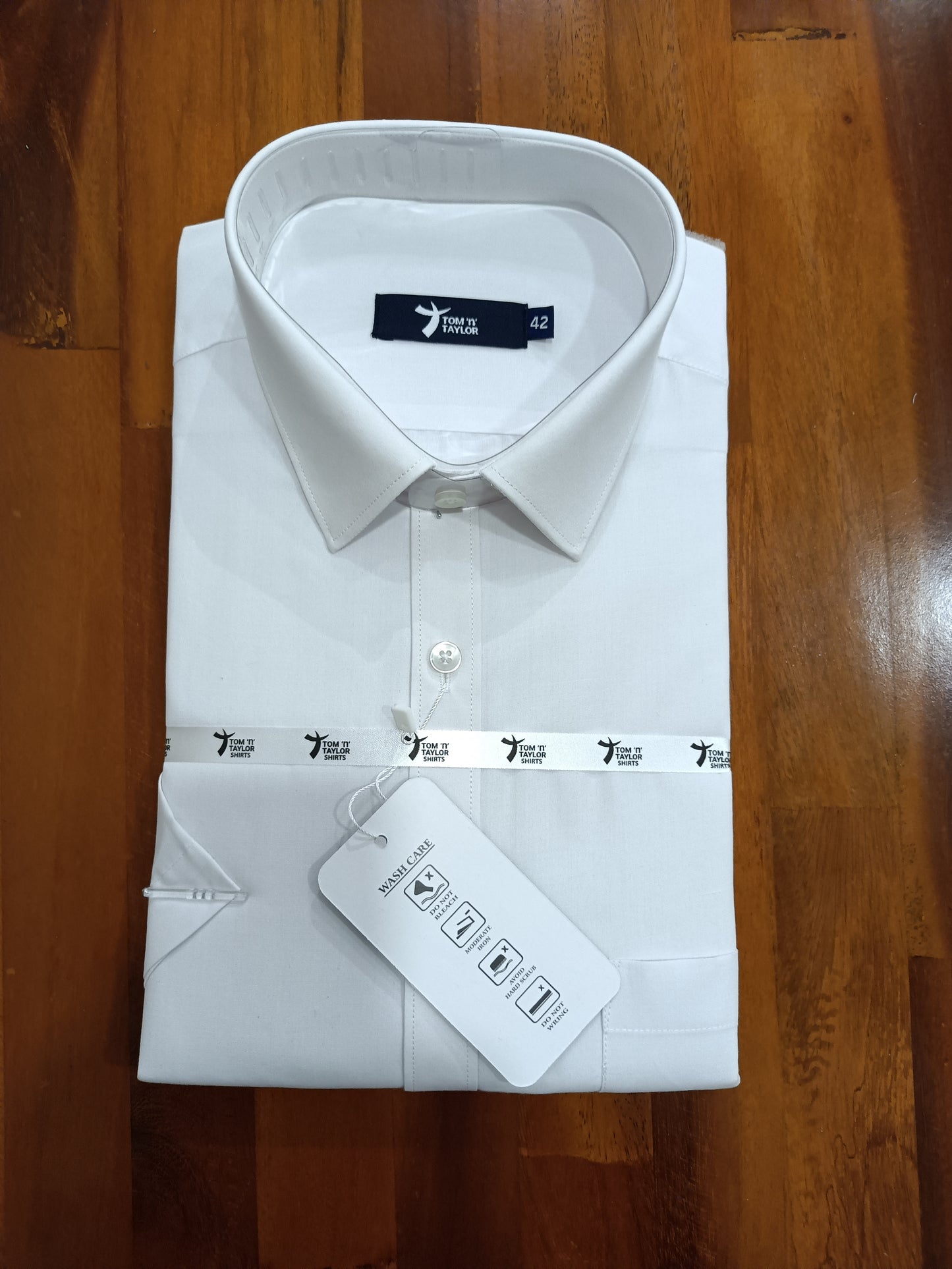 Pure Cotton White Solid Shirt (42 HS)