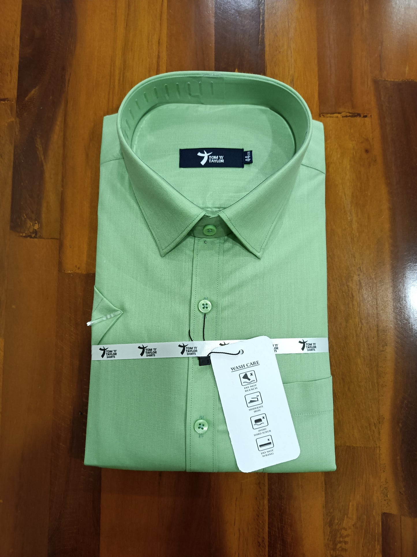 Pure Cotton Green Solid Shirt (44 HS)