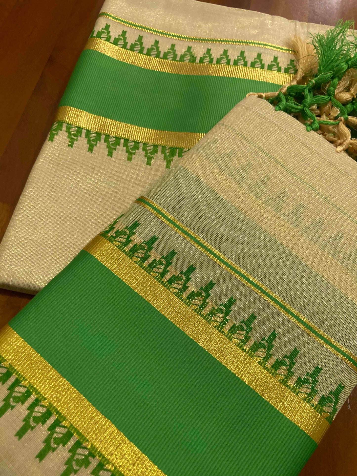 Single Tissue Set Mundu with Light Green Block Prints and Tassels (Mundum Neriyathum)