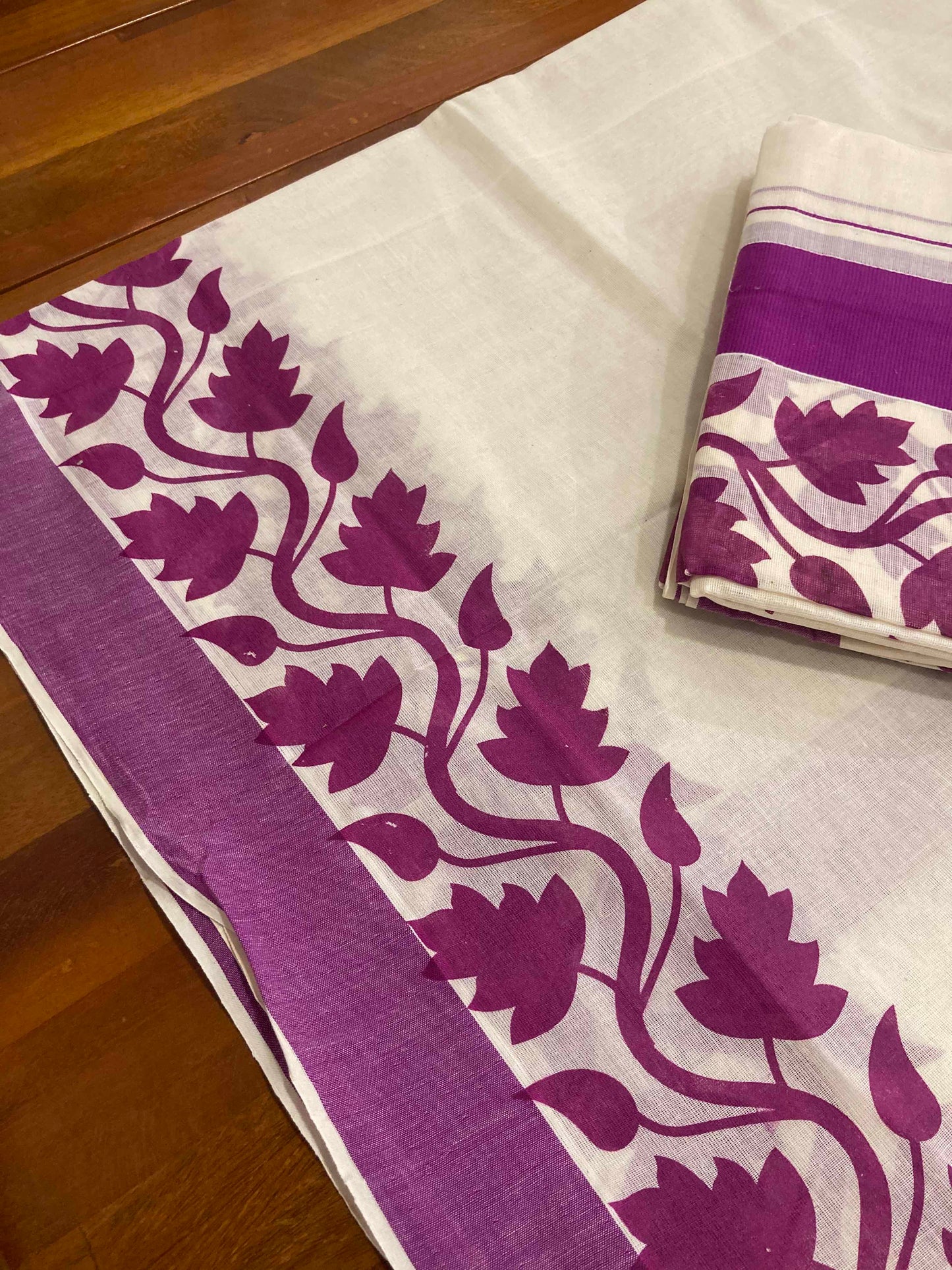 Single Plain Set Mundu in Magenta with Floral Block Prints (Mundum Neriyathum)