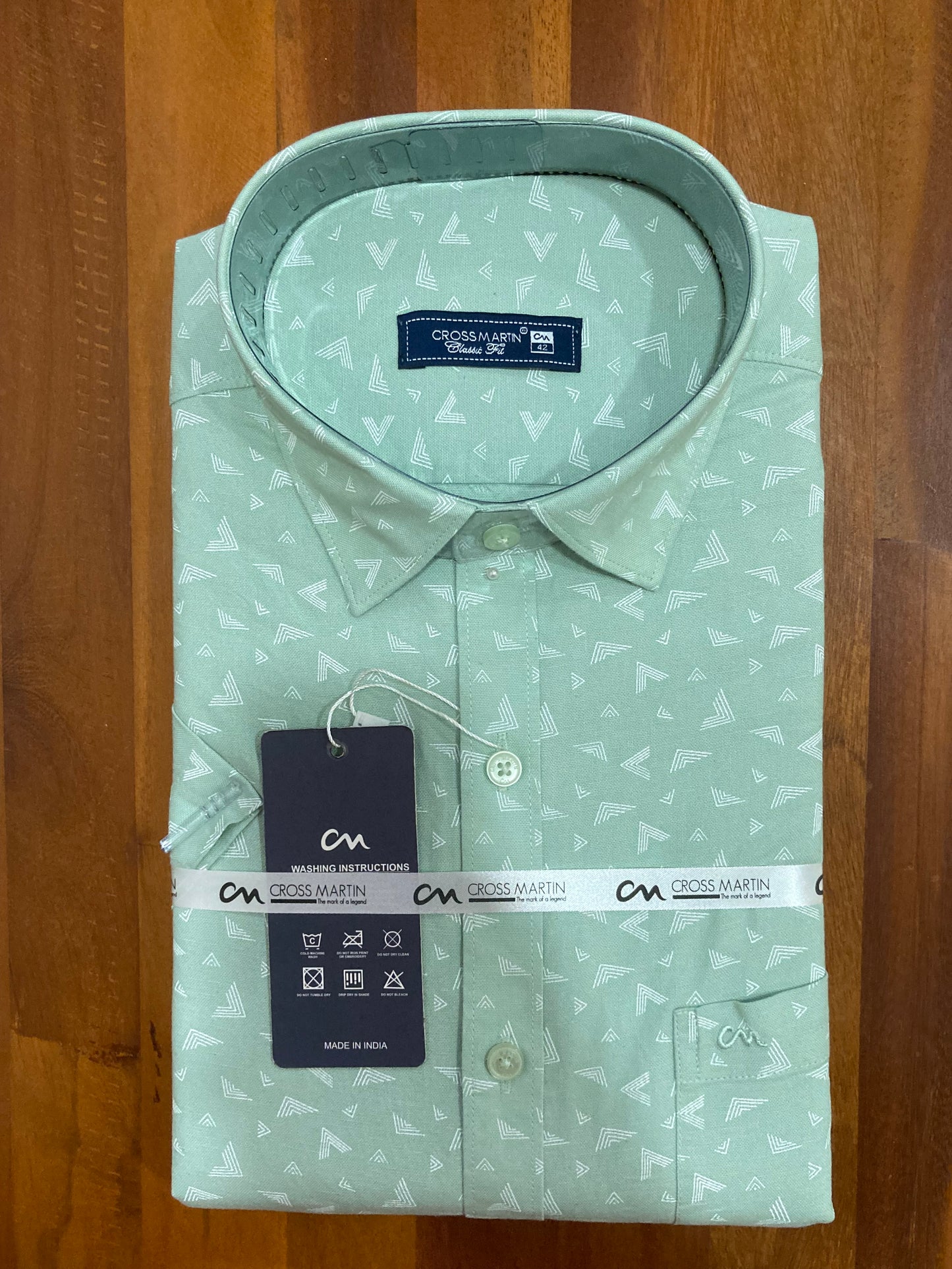 Pure Cotton Pastel Green Printed Shirt (42 HS)