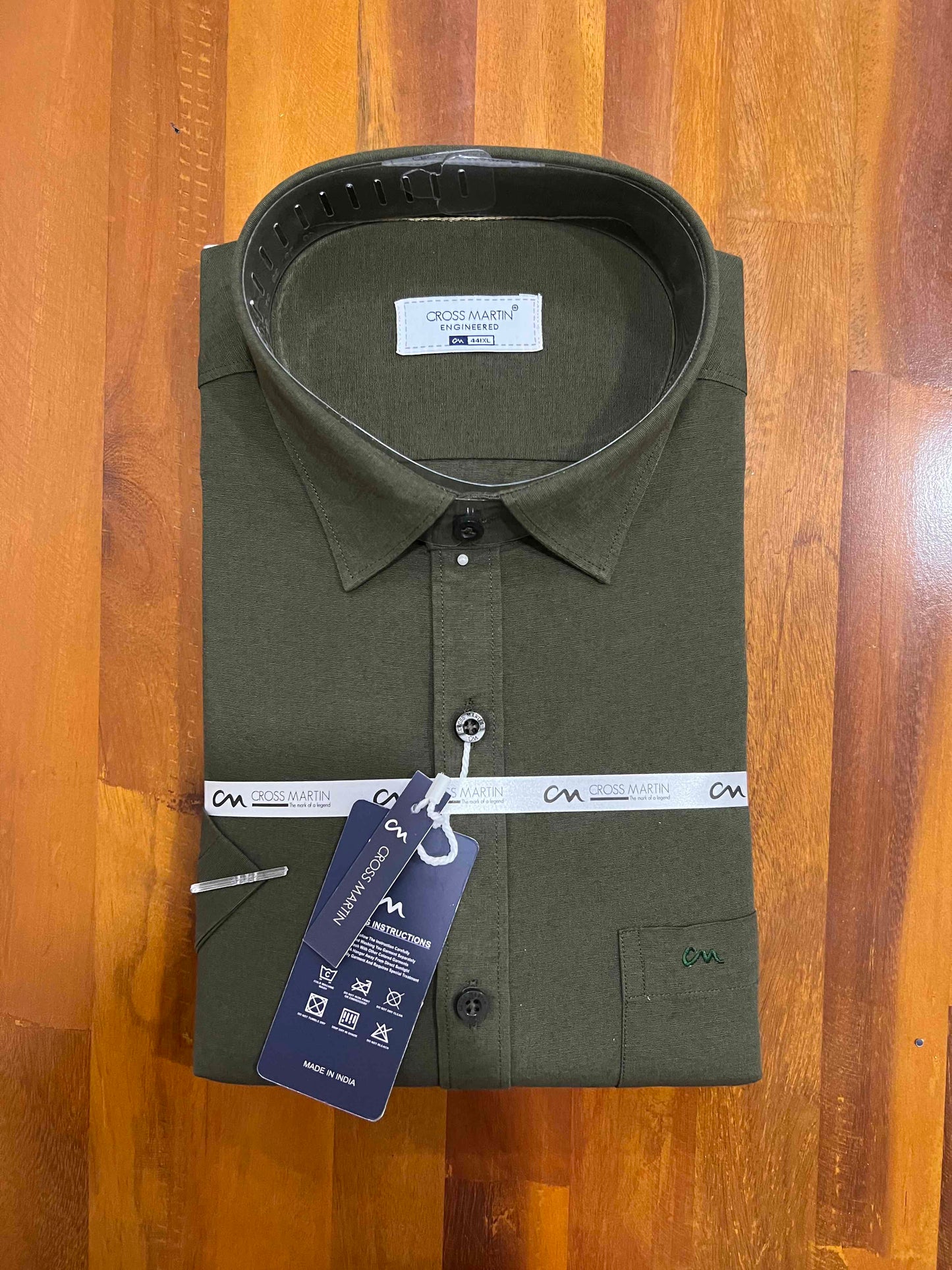 Pure Cotton Dark Green Solid Shirt (44 HS)