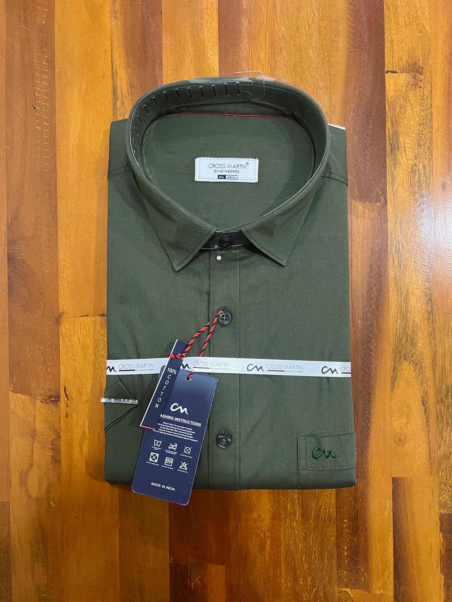Pure Cotton Dark Green Solid Shirt (44 HS)