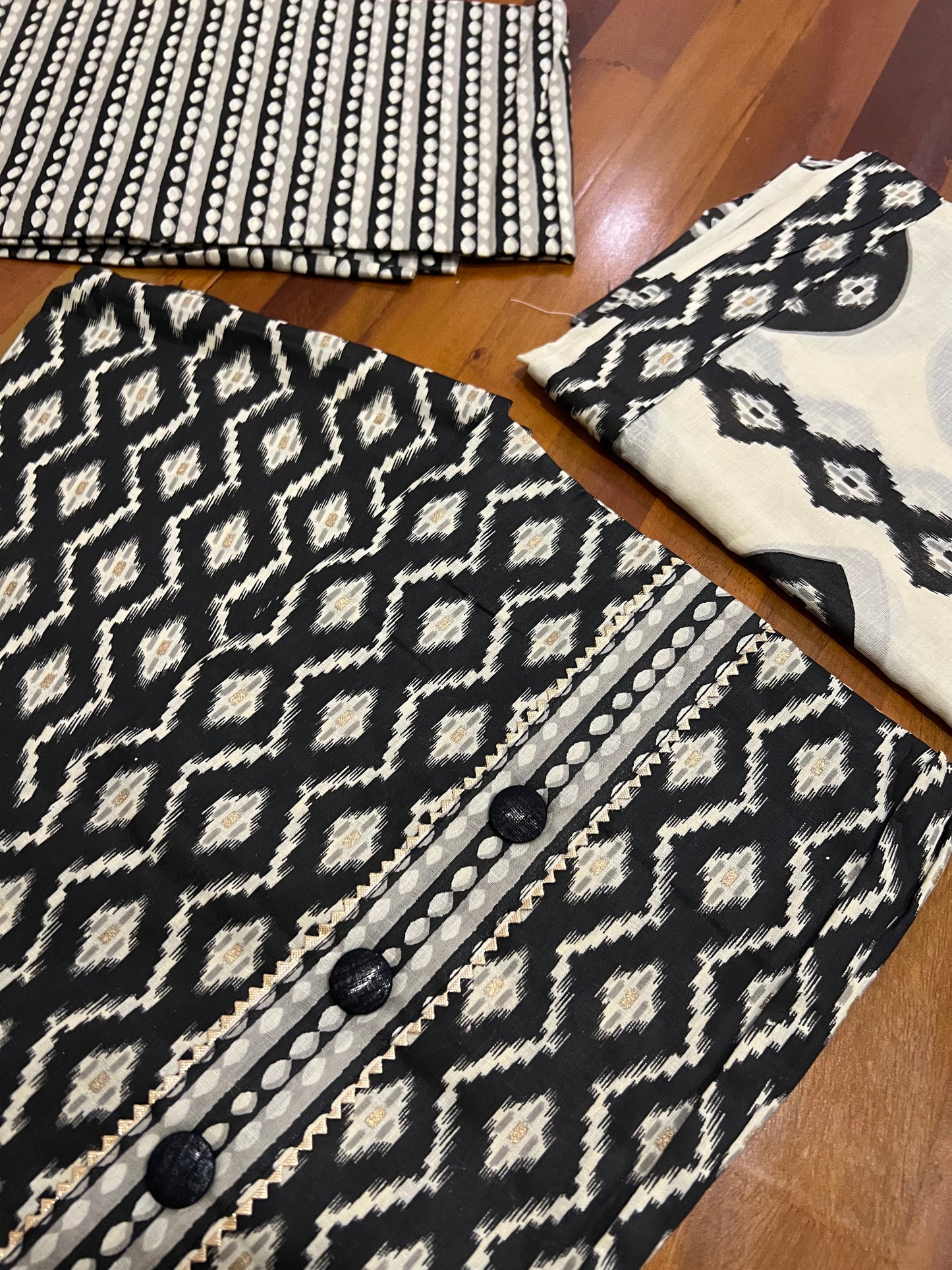 Southloom™ Cotton Churidar Salwar Suit Material in Black and White Zig Zag Prints