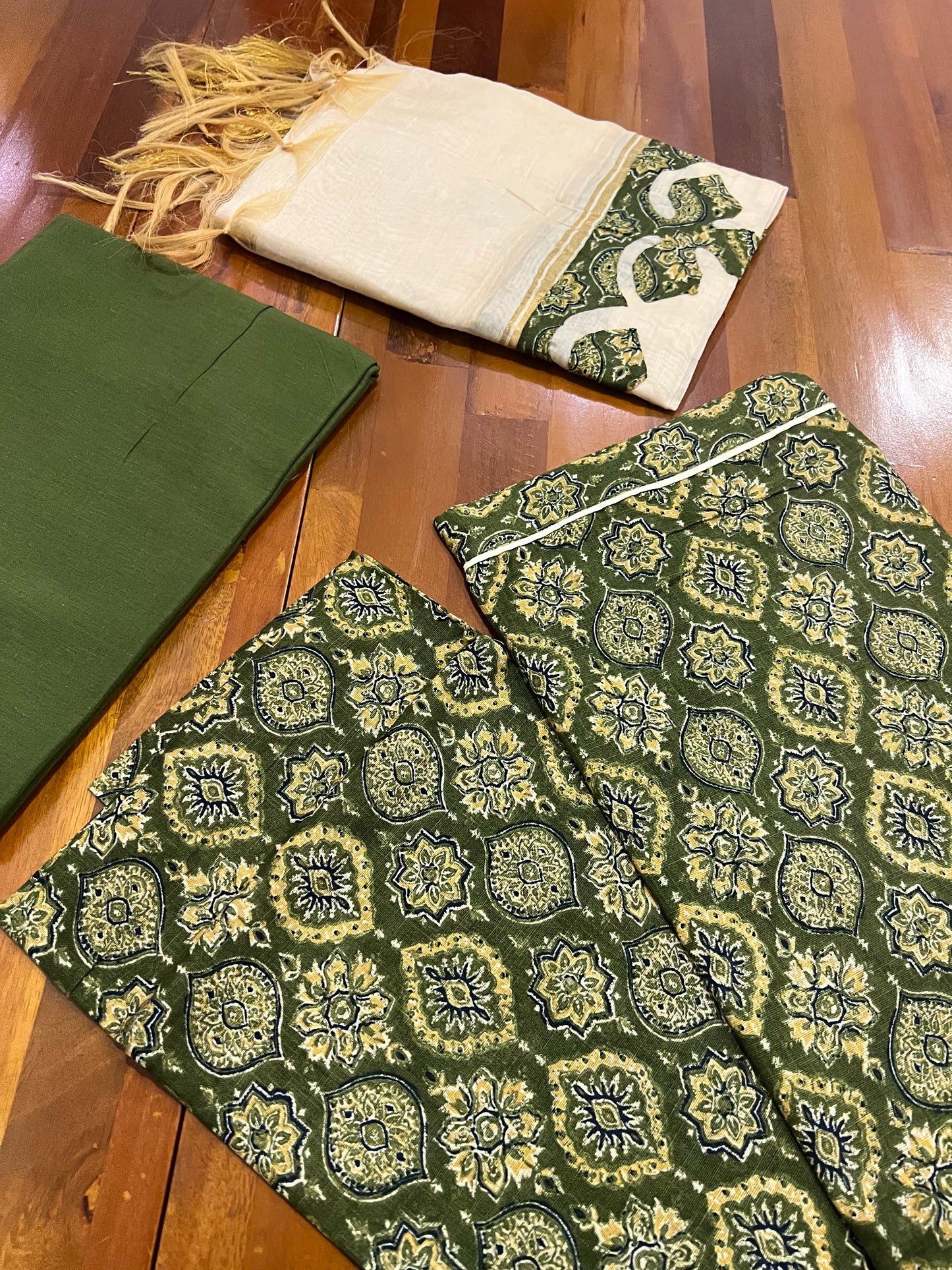 Southloom™ Cotton Churidar Salwar Suit Material in Green with Printed Design