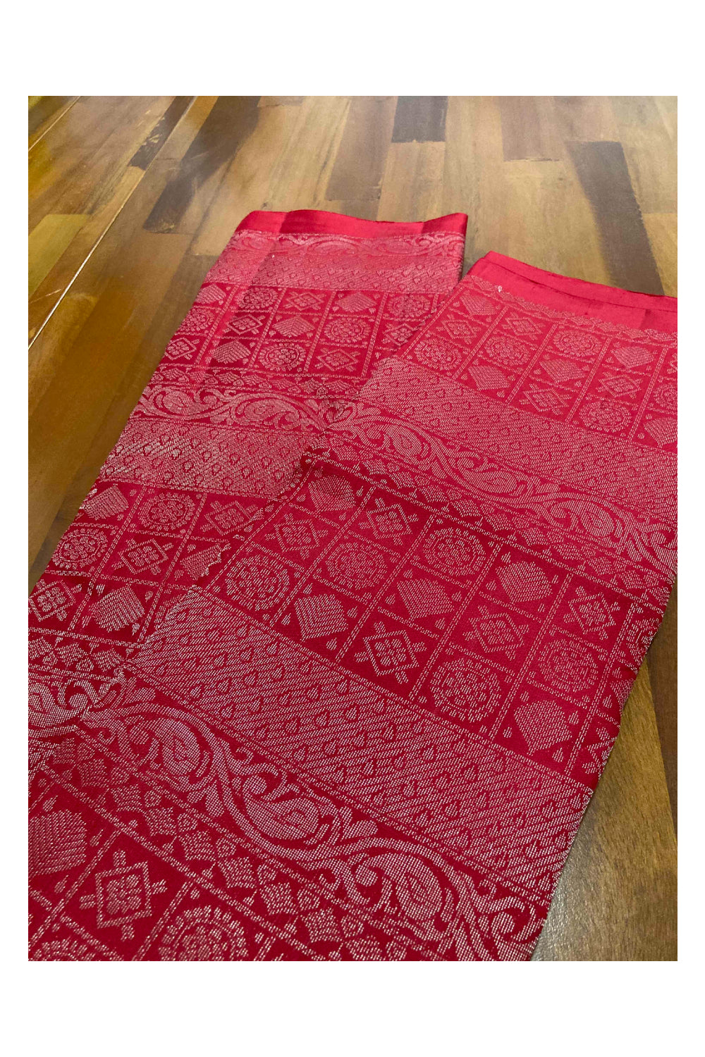 Southloom Handloom Pure Silk Manthrakodi Kanchipuram Saree in Single Red Colour and Silver Zari Motifs