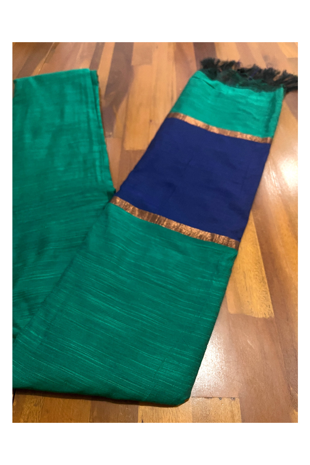 Southloom Cotton Green Saree with Kasavu Border and Blue Running Blouse Piece