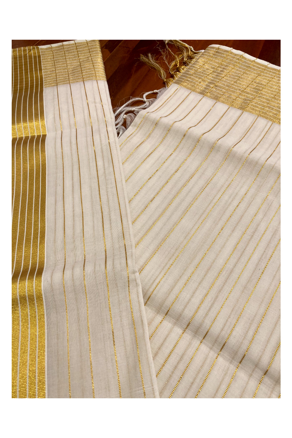 Southloom™ Premium Handloom Kerala Saree with Kasavu Lines Across Body