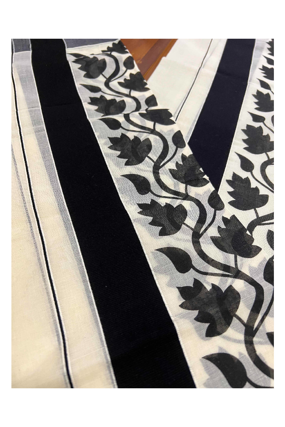 Southloom Original Design Single Set Mundu with Black Floral Leaves Block Print (Mundum Neriyathum)