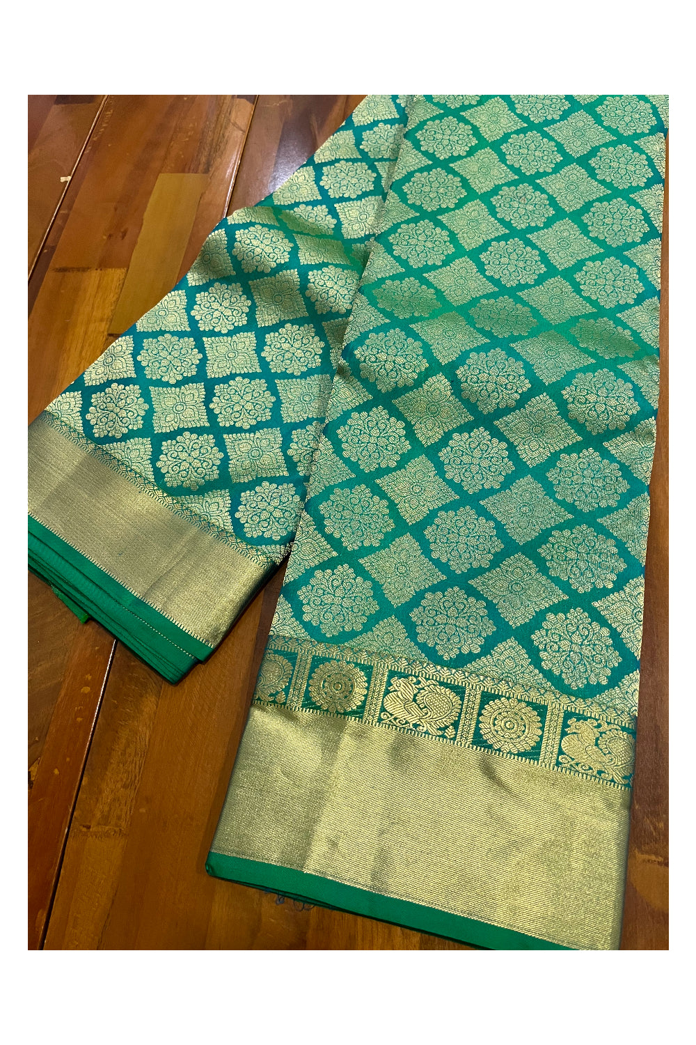 Southloom Double Warp Handloom Pure Silk Kanchipuram Green Manthrakodi Saree with Kasavu Woven Works
