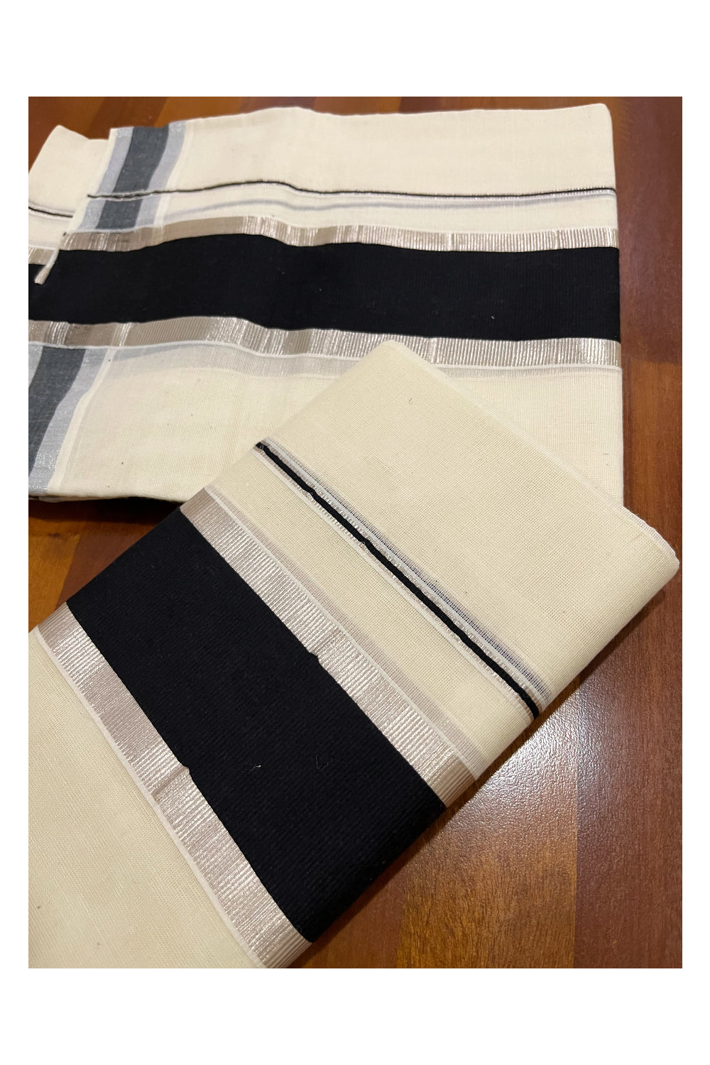 Kerala Cotton Mundum Neriyathum Single (Set Mundu) with Silver Kasavu and Black Border 2.80 Mtrs