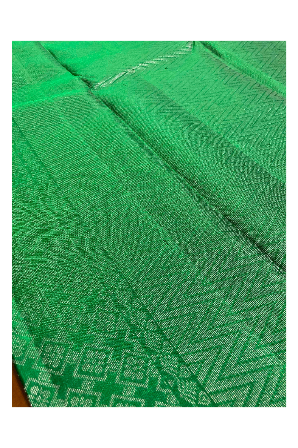 Southloom Handloom Pure Silk Manthrakodi Kanchipuram Saree in Single Green Colour and Silver Zari Motifs
