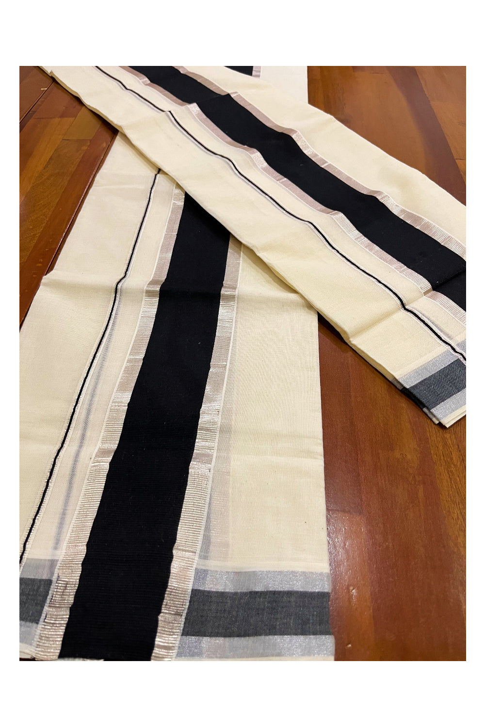 Kerala Cotton Mundum Neriyathum Single (Set Mundu) with Silver Kasavu and Black Border 2.80 Mtrs