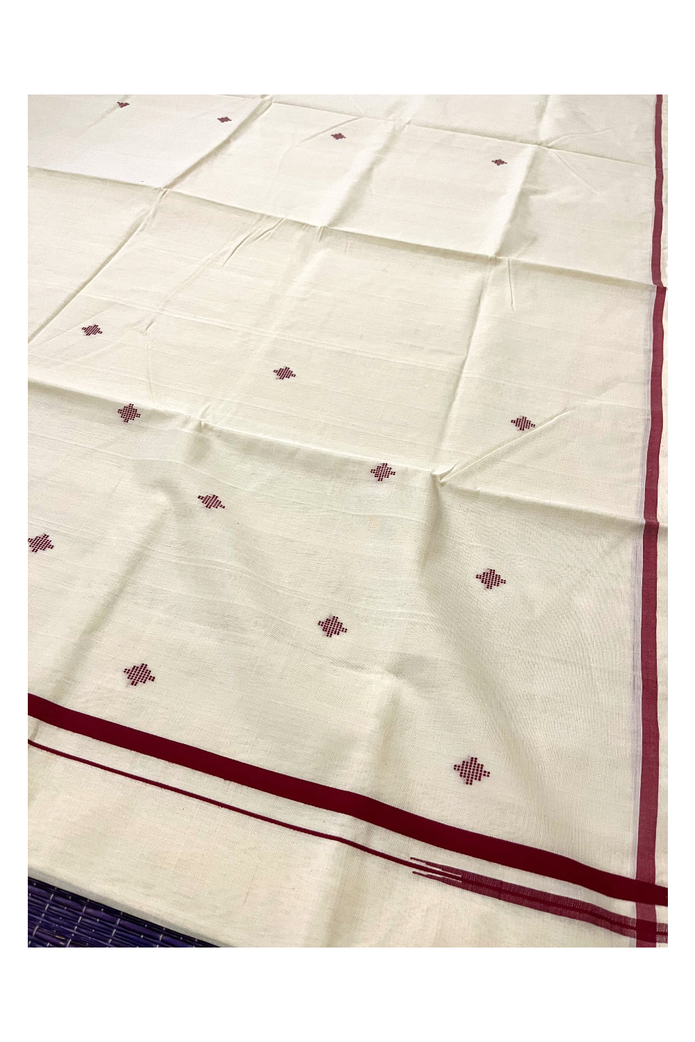 Southloom Premium Unakkupaavu Handloom Maroon Puliyilakkara Saree with Butta Works