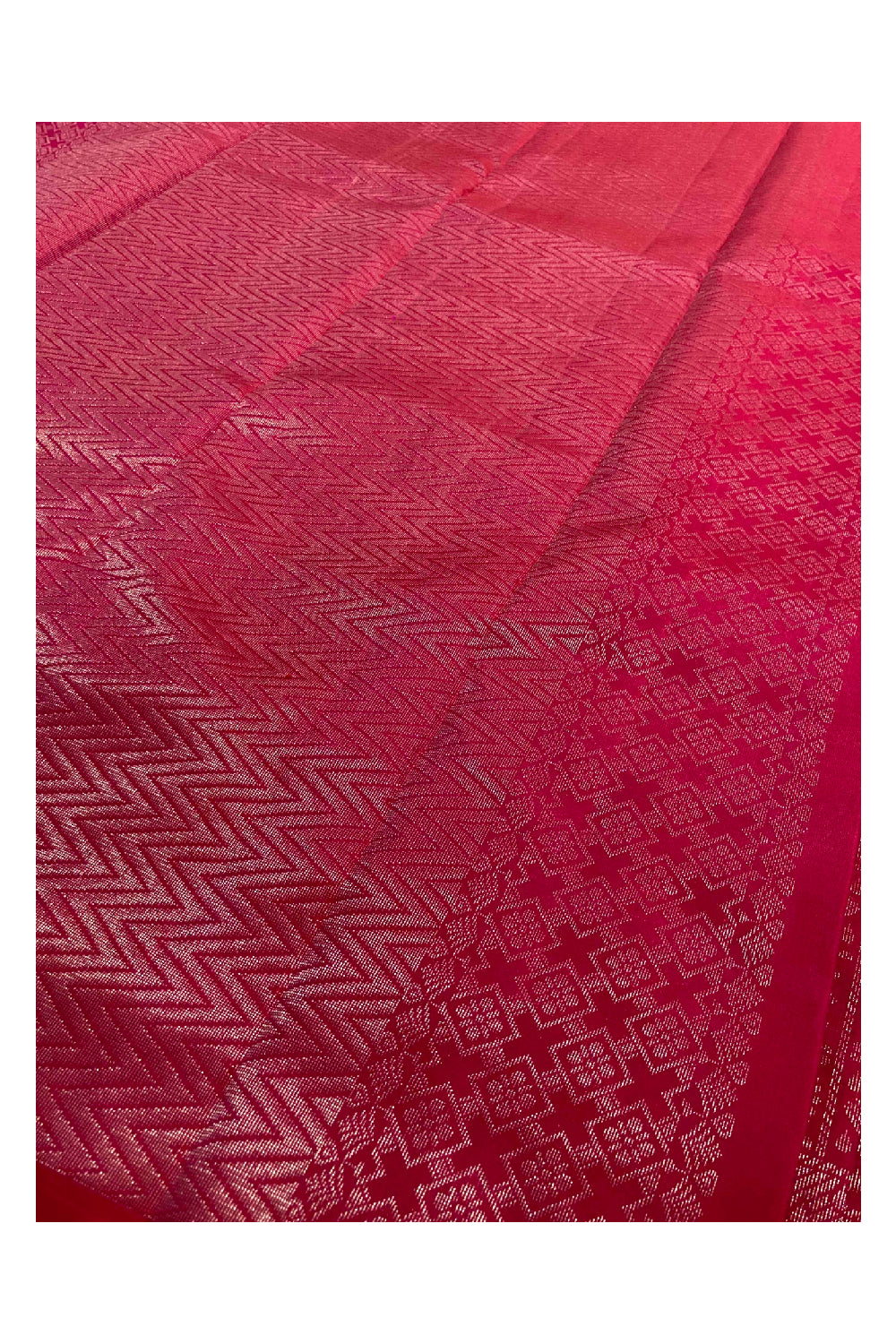 Southloom Handloom Pure Silk Manthrakodi Kanchipuram Saree in Single Magenta Colour and Silver Zari Motifs