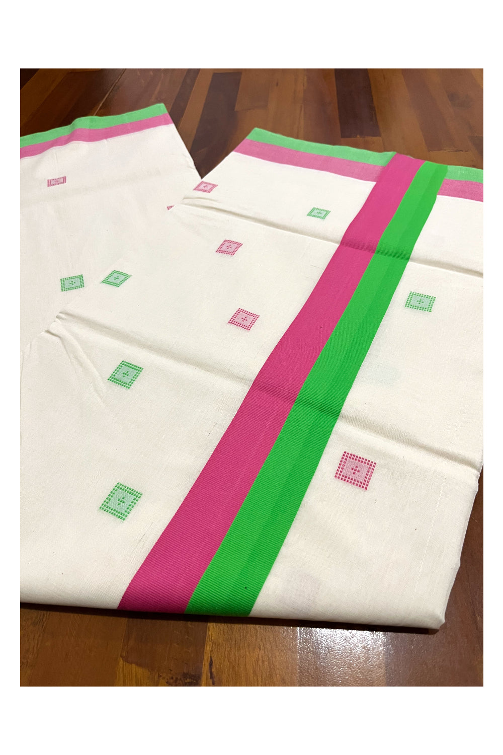 Southloom Premium Unakkupaavu Handloom Butta Works Saree with Green and Pink Border