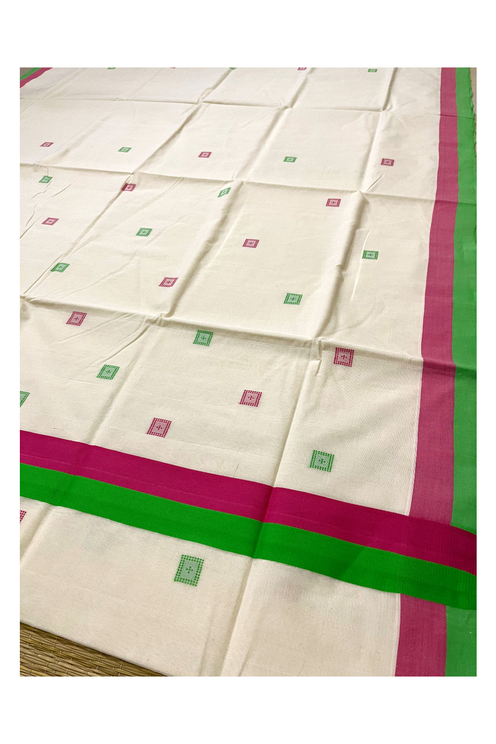 Southloom Premium Unakkupaavu Handloom Butta Works Saree with Green and Pink Border